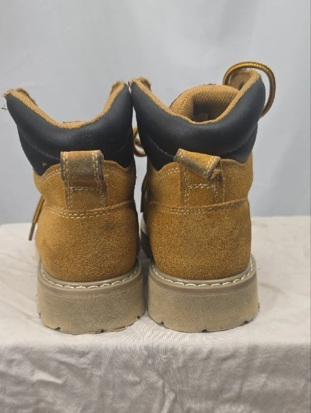 Brahma Wheat Suede Work Boots with Lace-Up And Steel Toe Design Size 7